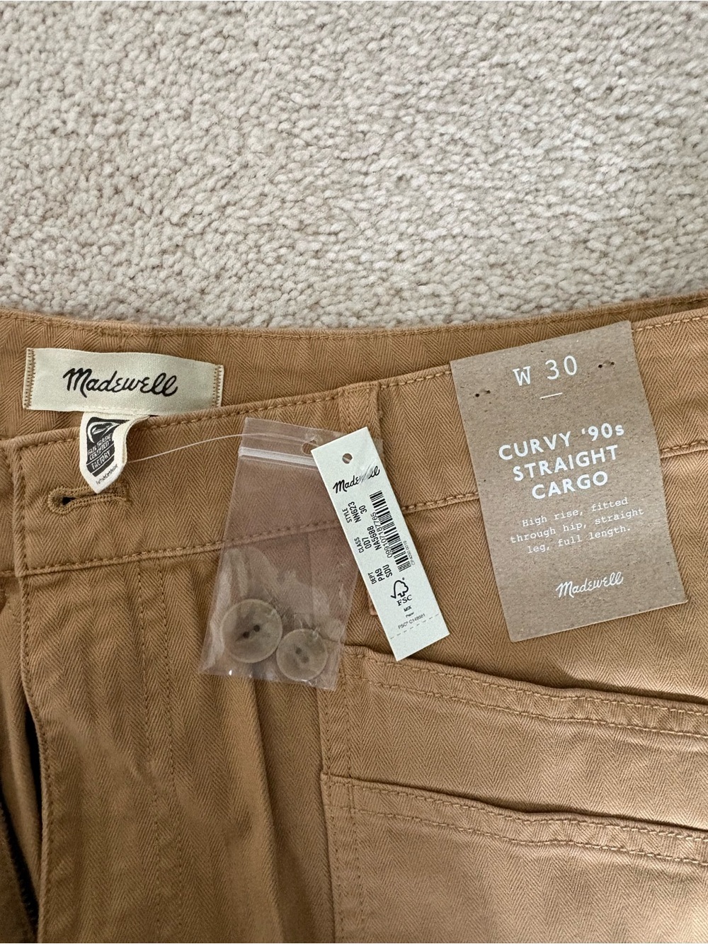 Madewell Curvy '90s Straight Cargo Pants in Tan